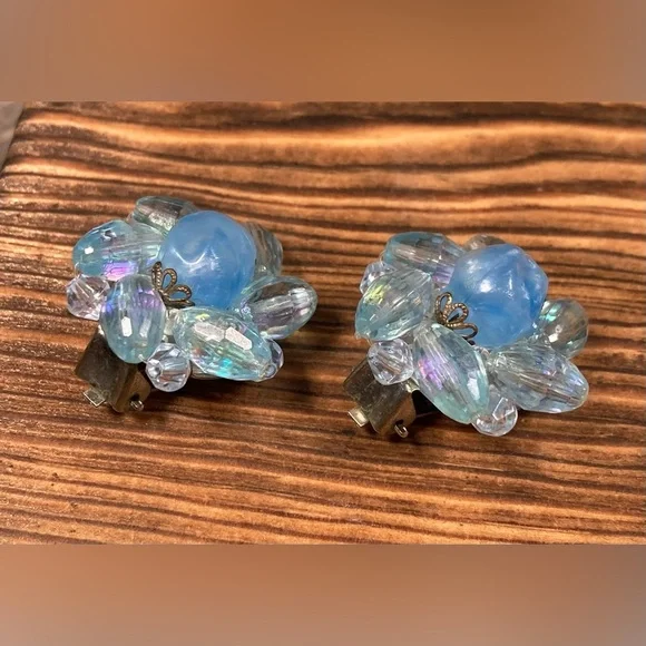 VINTAGE⚜️WEST GERMANY Light Blue Beaded Silver Tone  Cluster Clip On Earrings - Picture 2 of 11